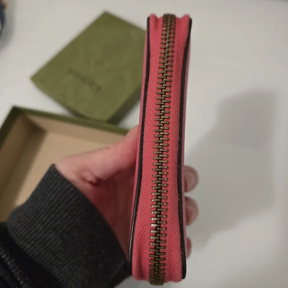 Gucci Compact PINK Wallet [AUTHENTIC] - Picture 6 of 9